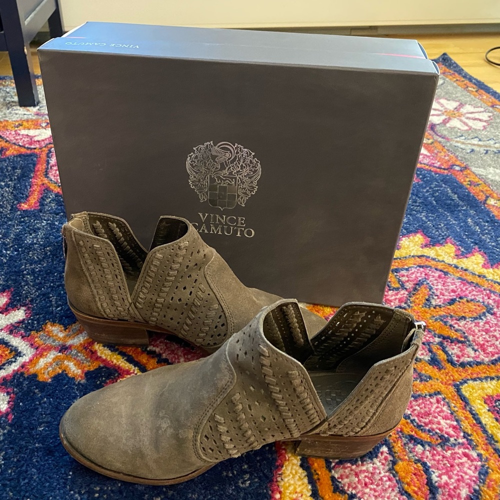 EUC Vince Camuto Parsata Booties